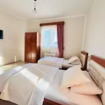 Kanione Hotel Cerenisht
