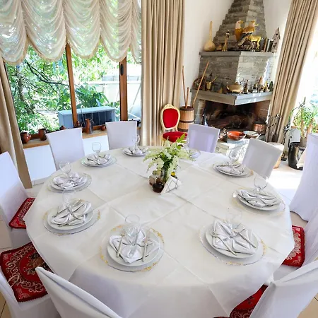 Kanione فندق Cerenisht