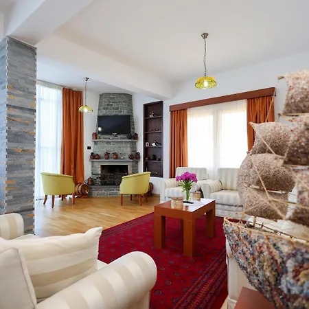 Kanione Hotel Cerenisht