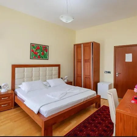 Kanione Hotel Cerenisht